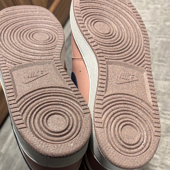 Nike Blush and Cream Sneakers with Navy Accent size 10.5 - Picture 7 of 9